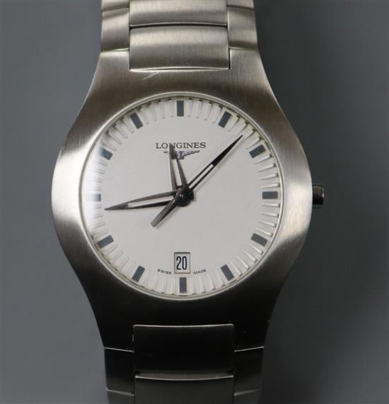 A gentlemans stainless steel Longines quartz wrist watch.